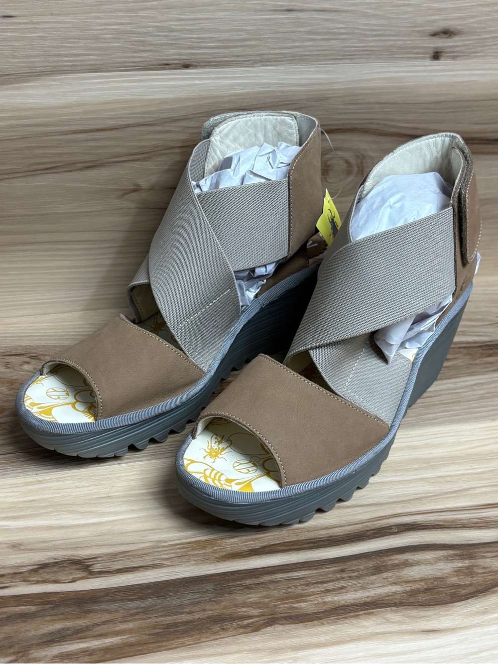 New FLY London Women's Yuba385fly Sandal women’s size 40/ 9–9.5